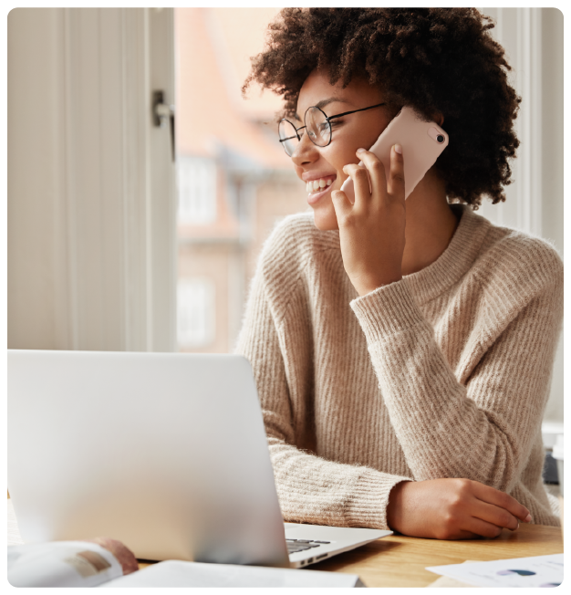 safetymails email checker zufriedener Kunde am Telefon